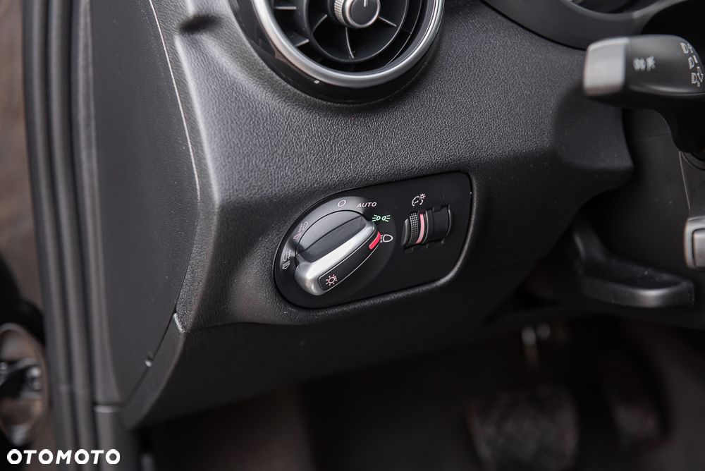 Audi A1 3-drzwiowe 1.4 TFSI S tronic S line edition m S line Sportpaket - 17