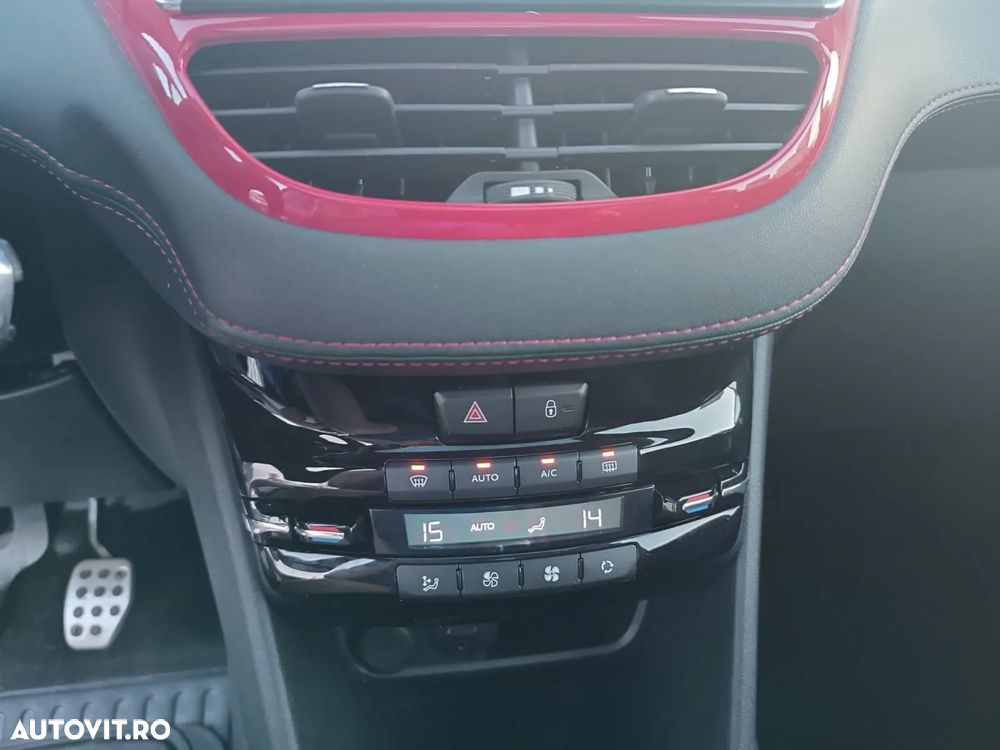 Peugeot 208 GTI 200 THP - 9