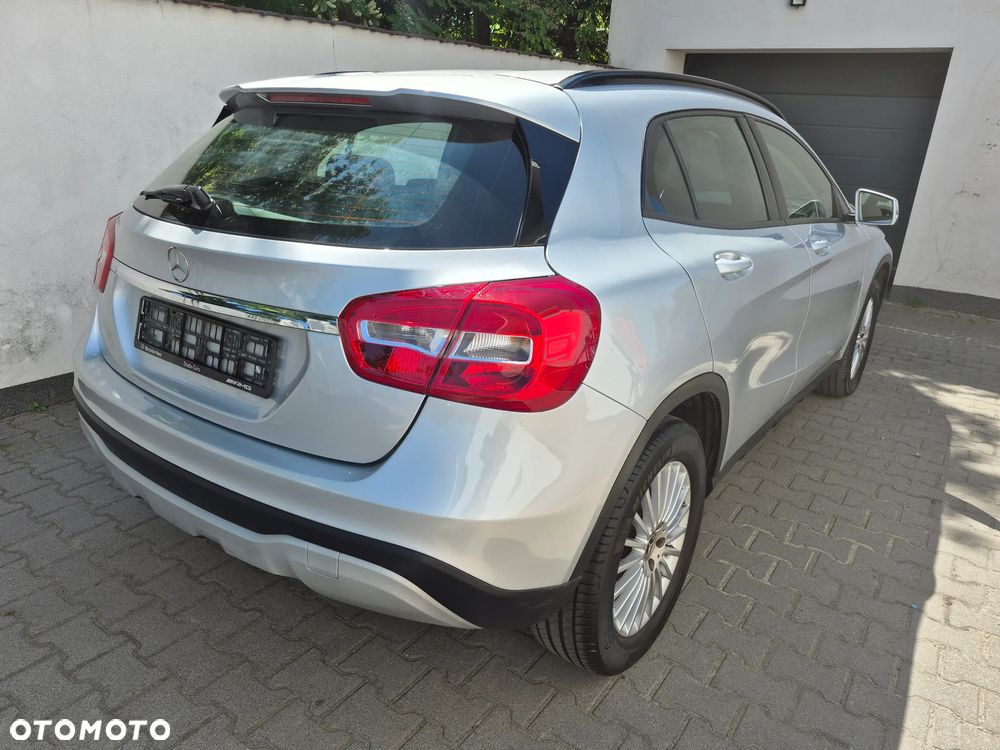 Mercedes-Benz GLA 180 Style - 12