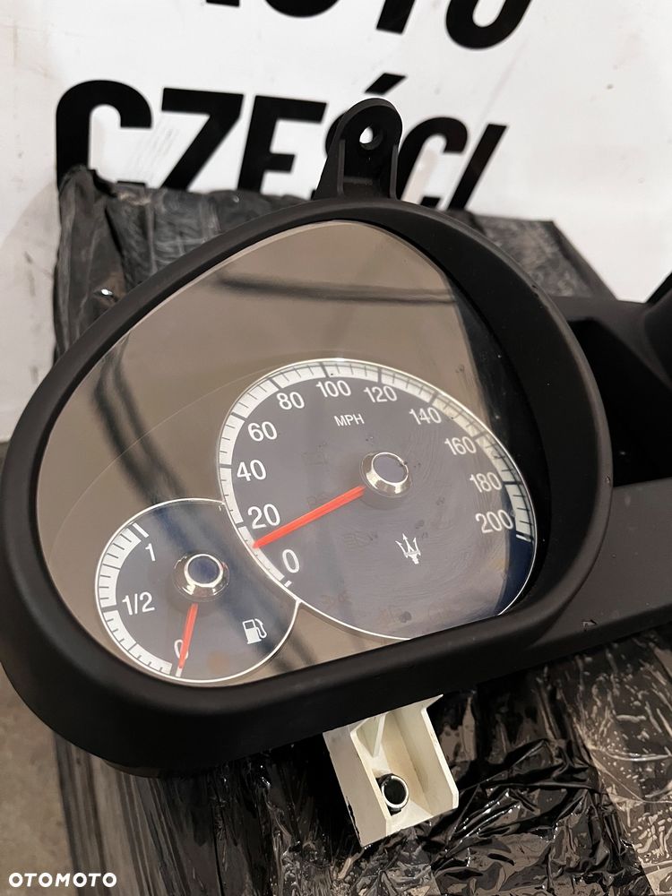 Prędkościomierz Maserati Quatroporte V 2006 USA - 2