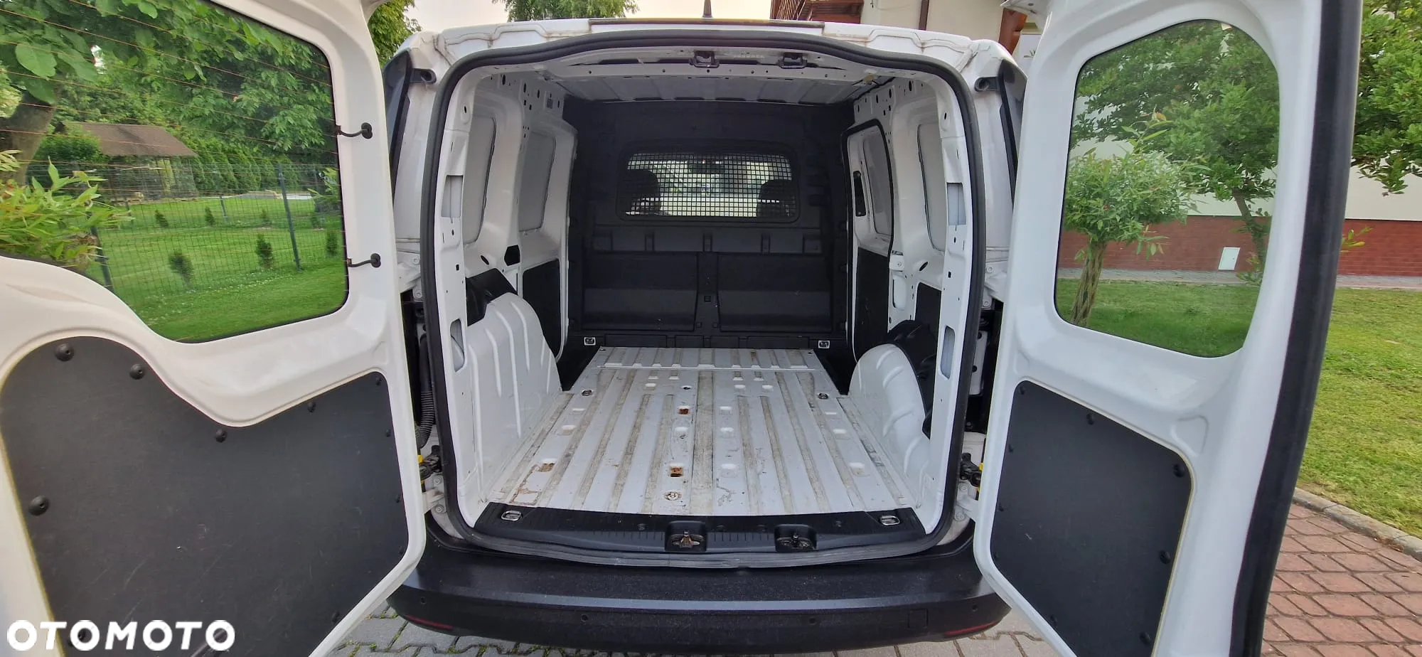 Volkswagen Caddy - 10