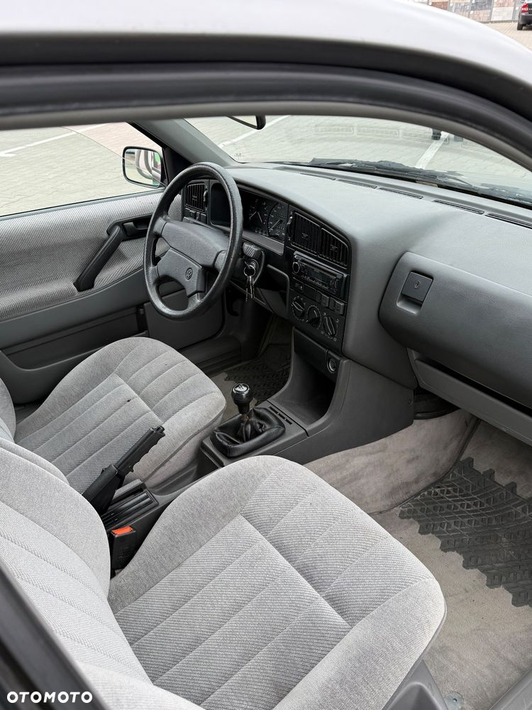 Volkswagen Passat 1.8 GL - 9