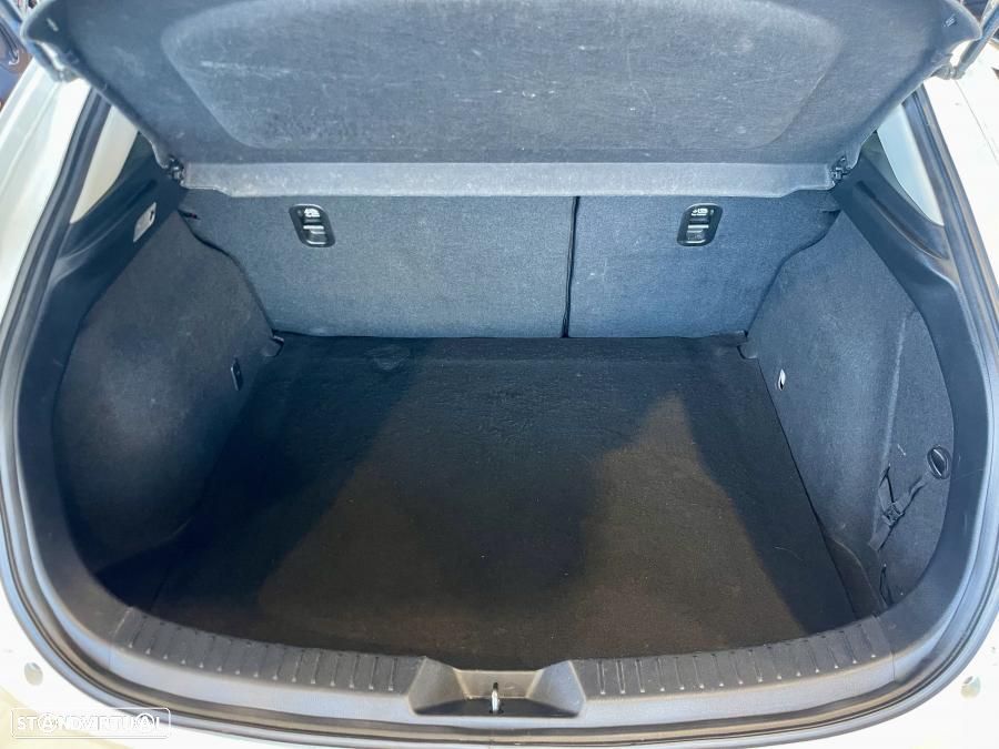 Mazda 3 Hatchback - 27