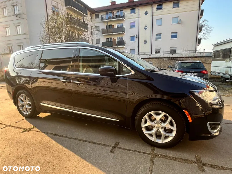 Chrysler Pacifica - 5