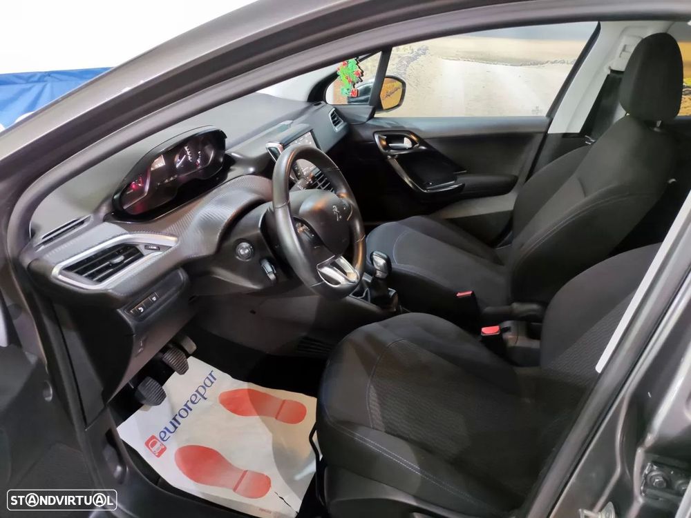 Peugeot 208 1.2 PureTech Signature - 11