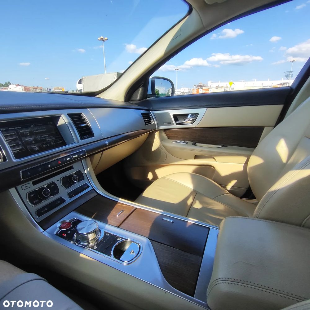 Jaguar XF 2.0 T Classic - 14