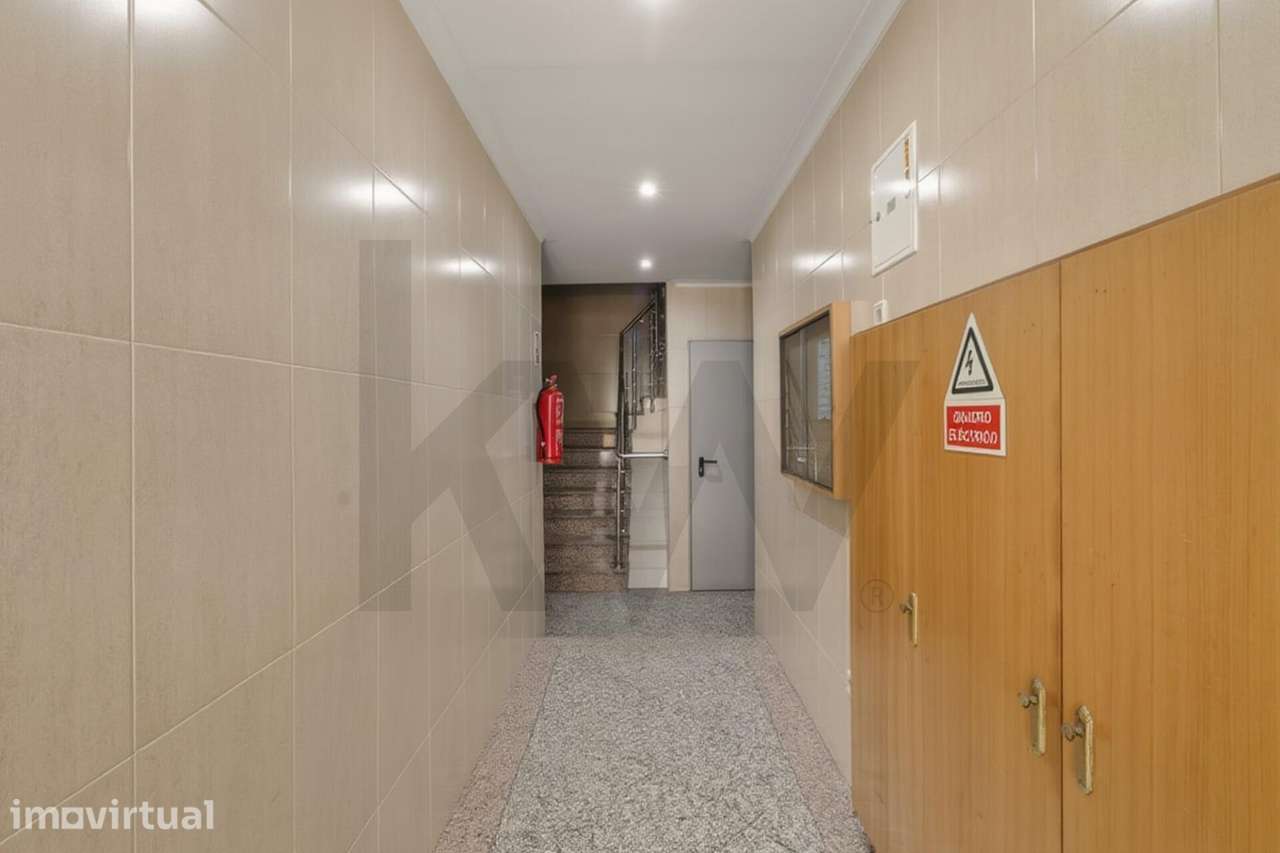 Apartamento T1+1 renovado com terraço e garagem box em Oliveira do Dou - Grande imagem: 5/37
