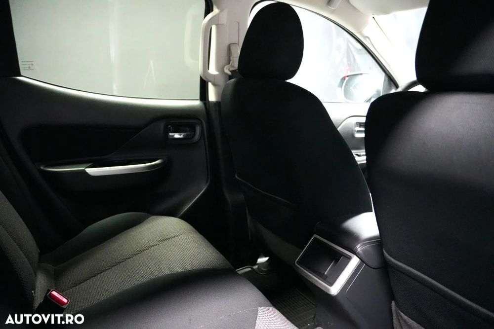 Mitsubishi L200 Double Cab 2.2 DI-D A/T Intense - 9