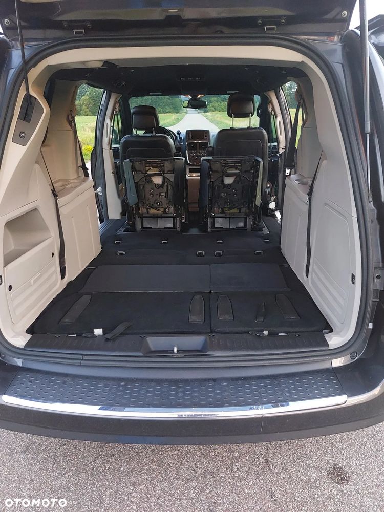 Dodge Grand Caravan - 28