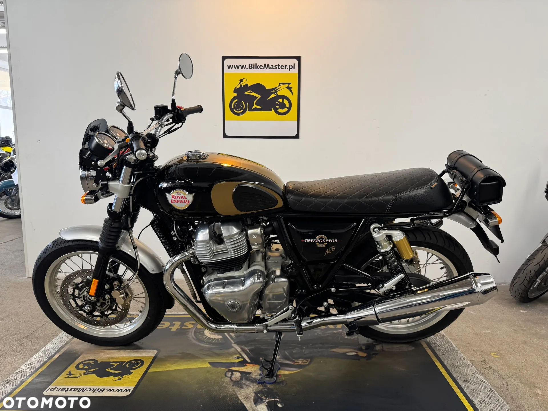 Royal Enfield Interceptor - 2