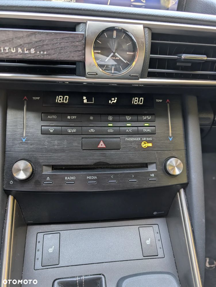 Lexus IS - 11
