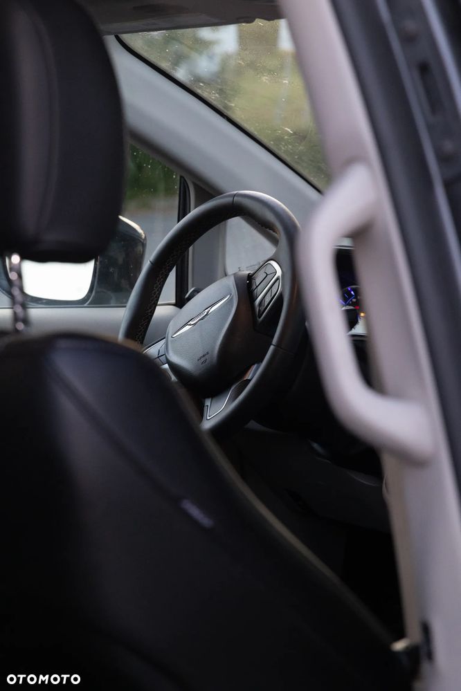 Chrysler Pacifica - 28