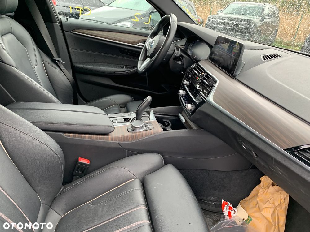 BMW Seria 5 530e iPerformance GPF M Sport sport - 23