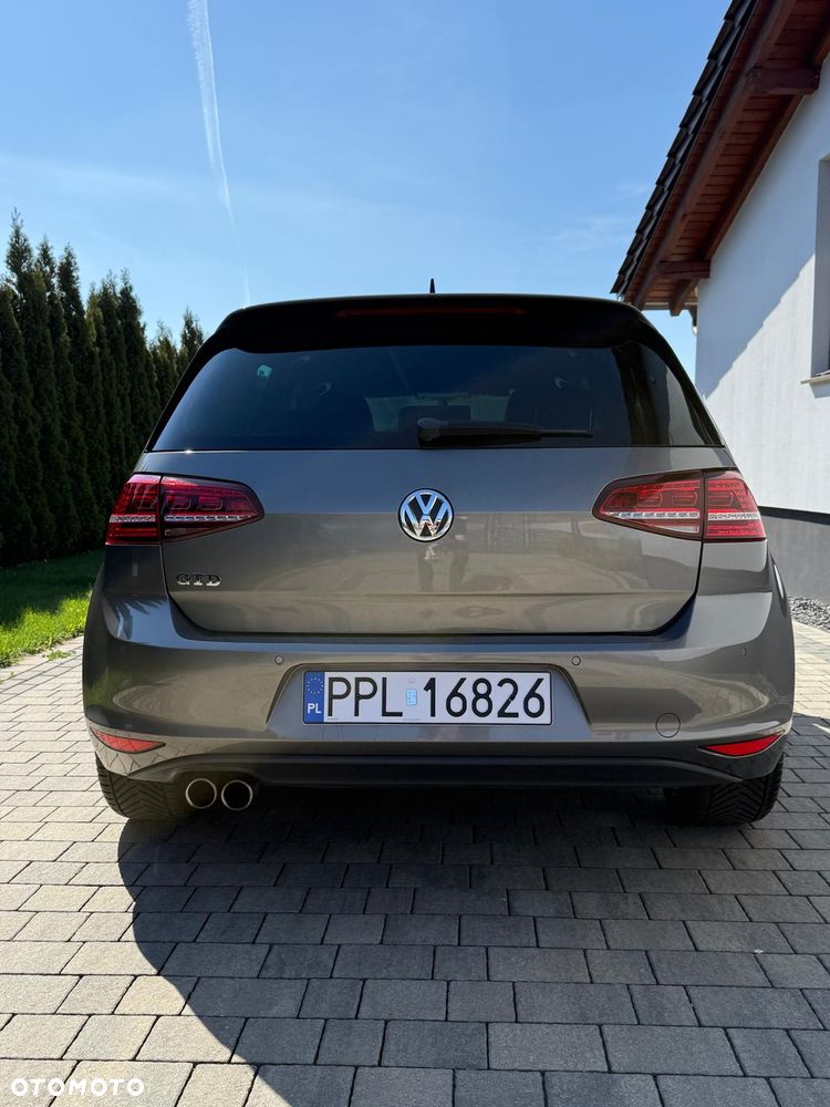 Volkswagen Golf - 5
