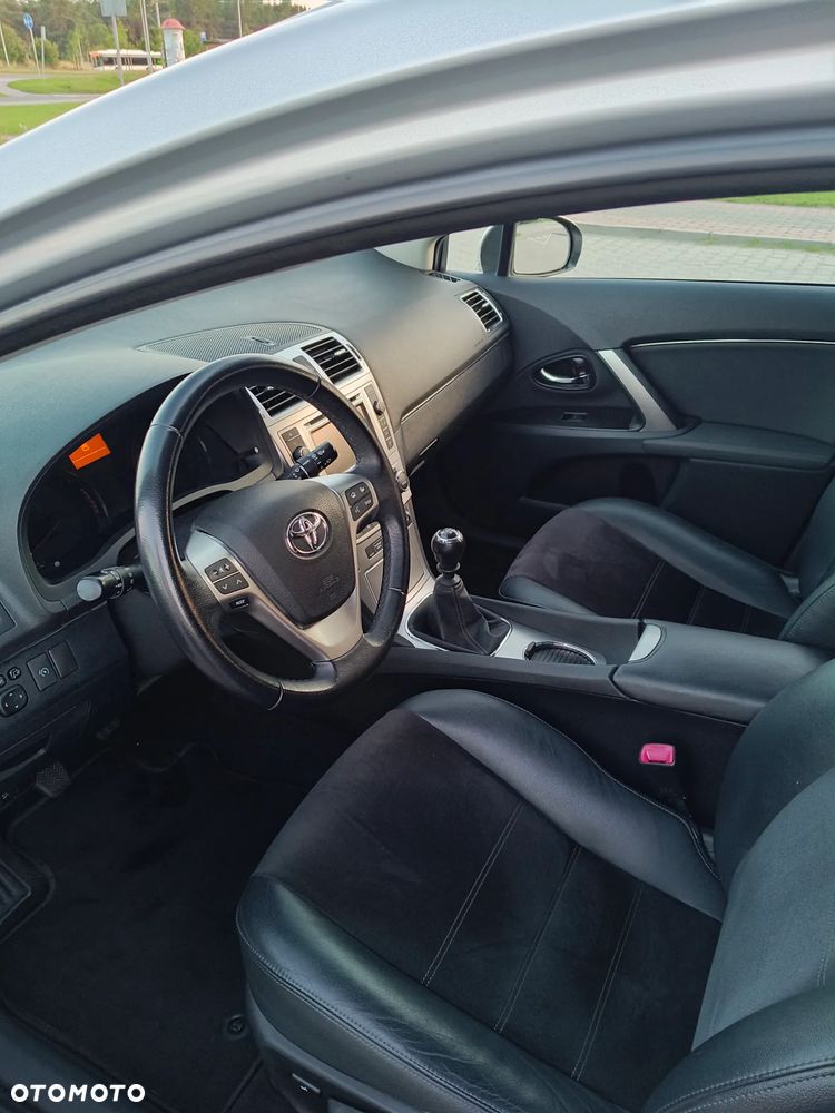 Toyota Avensis 1.8 Premium - 8