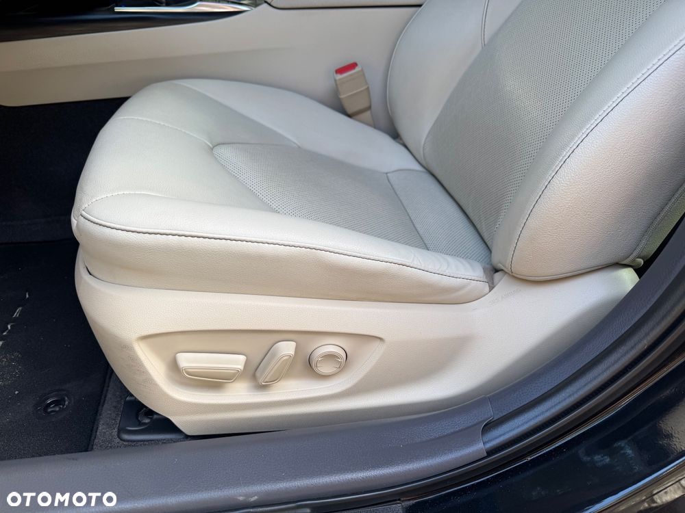 Toyota Camry 2.5 Hybrid Executive CVT - 18