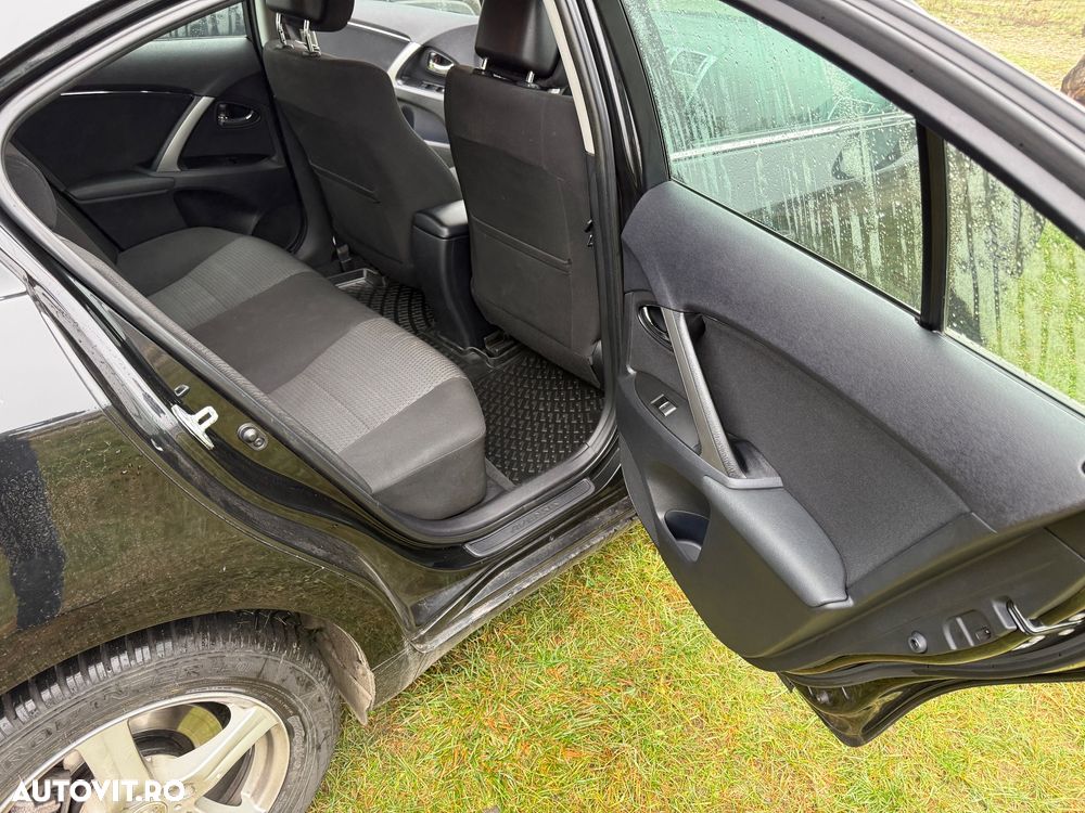 Toyota Avensis 1.8 Multidrive S Edition (2014) - 11