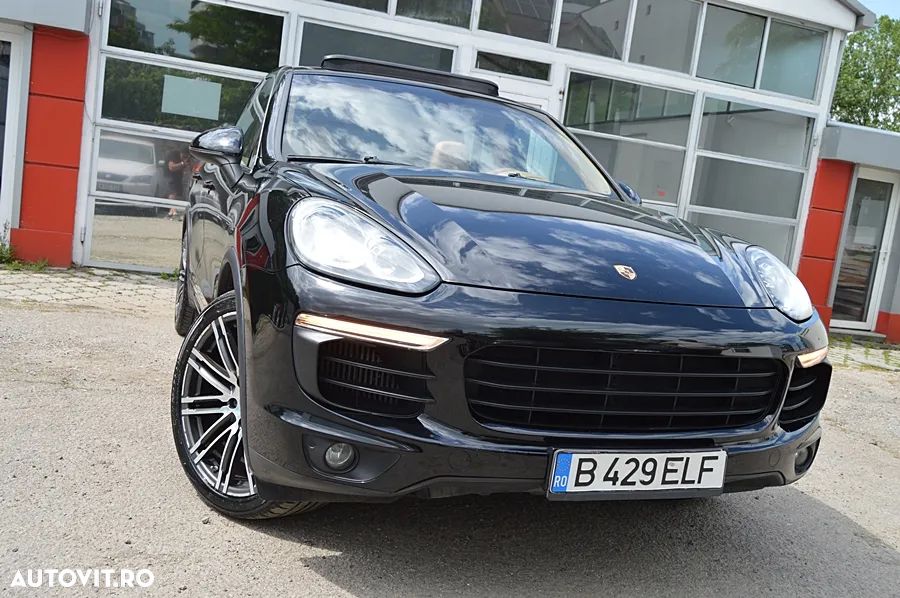 Porsche Cayenne 3.0 L - 7