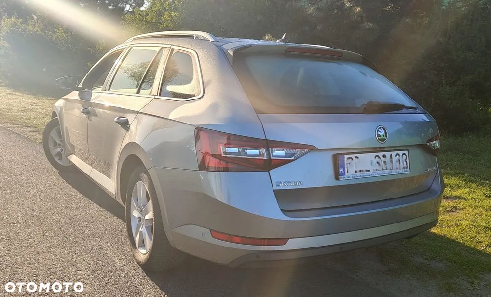 Skoda Superb 2.0 TDI SCR Sportline DSG - 8
