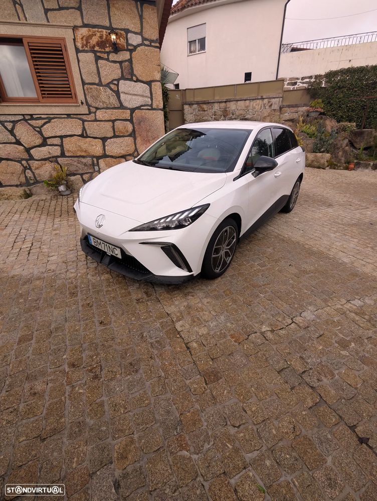 MG MG4 64 kWh Luxury - 2