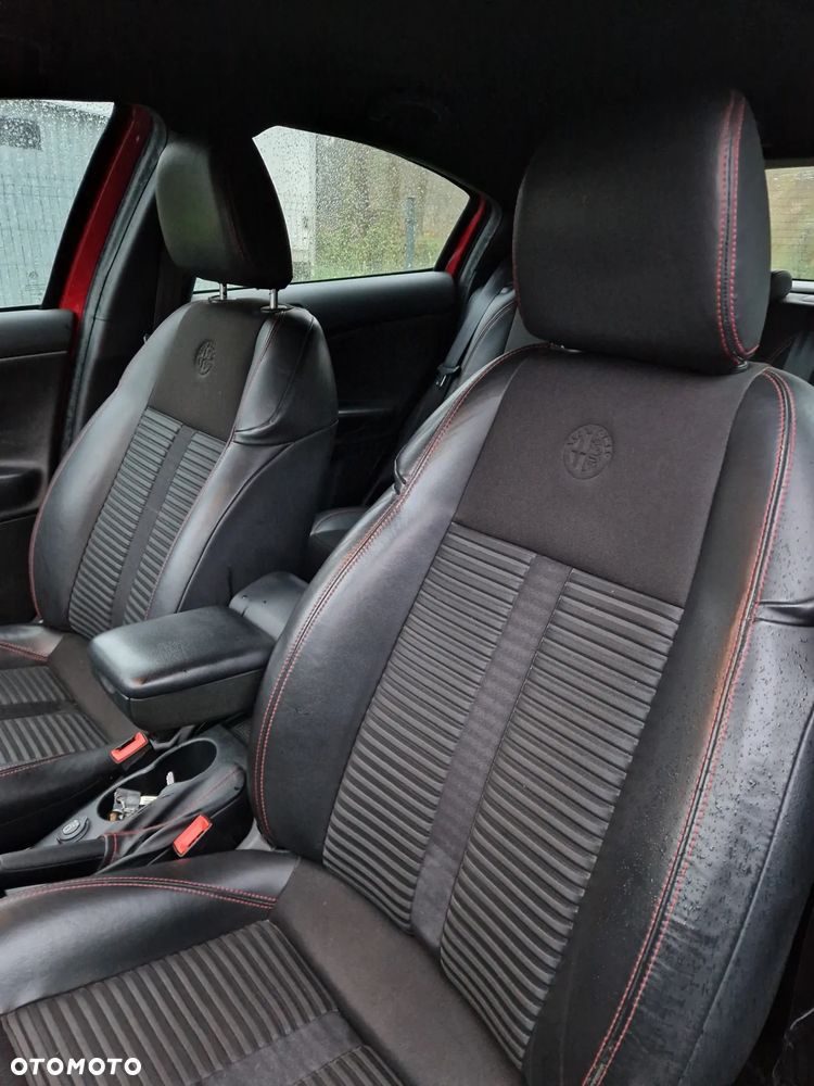 Alfa Romeo Giulietta 1.4 TB MultiAir Distinctive TCT - 11