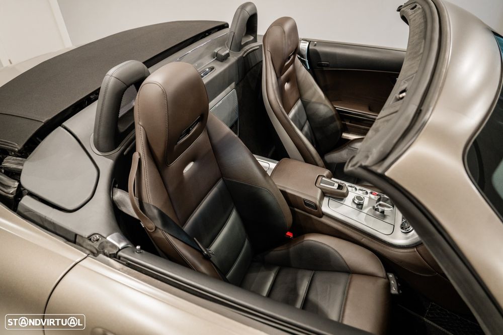 Mercedes-Benz SLS 63 AMG Roadster - 14