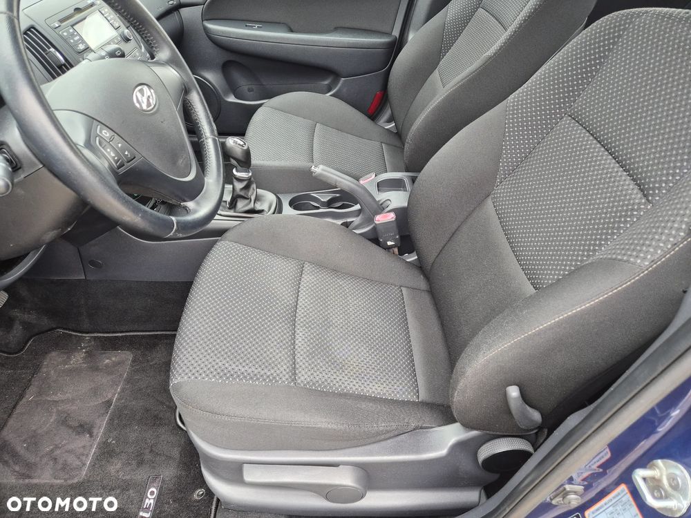 Hyundai i30 blue 1.4 - 10