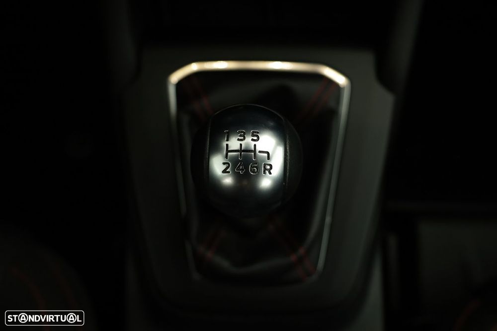 Ford Focus 1.0 EcoBoost MHEV ST-Line X - 14