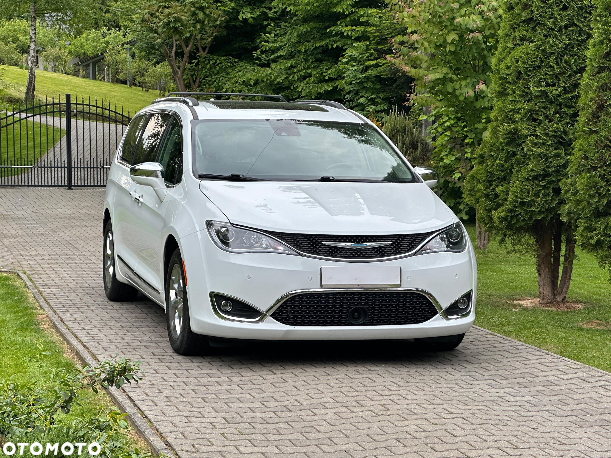Chrysler Pacifica - 22
