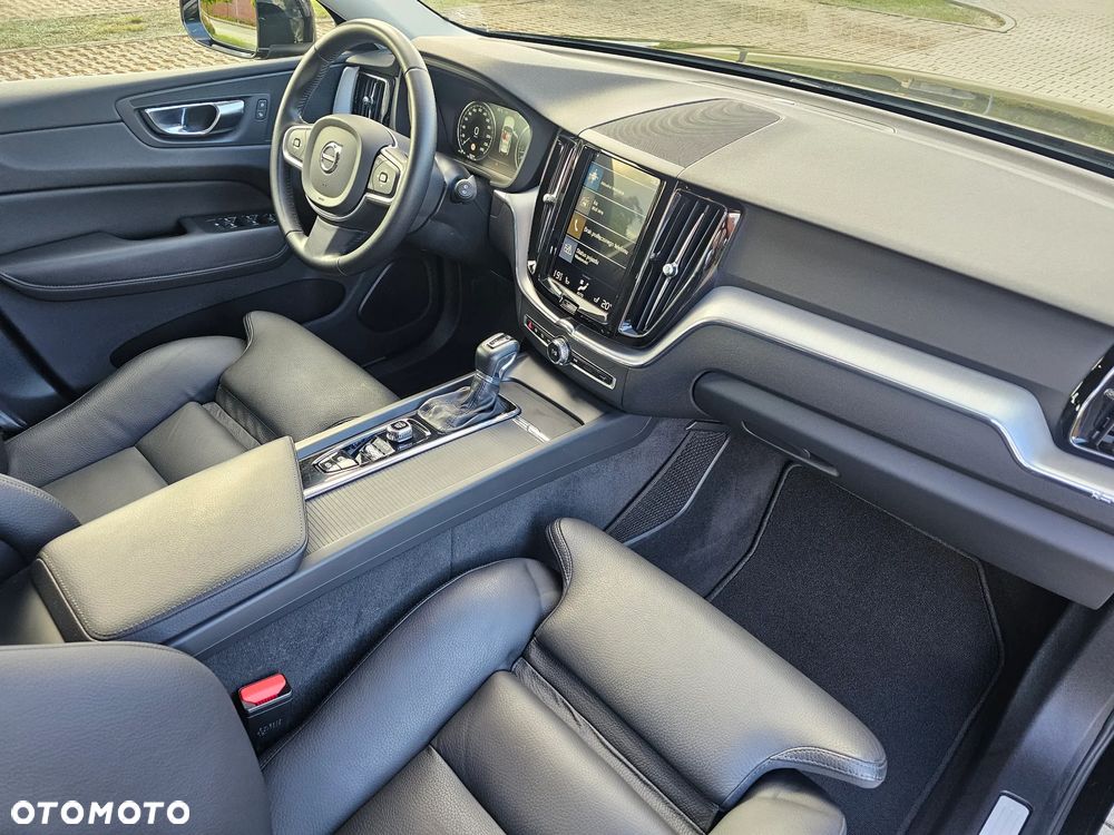 Volvo XC 60 D4 Momentum Pro - 26