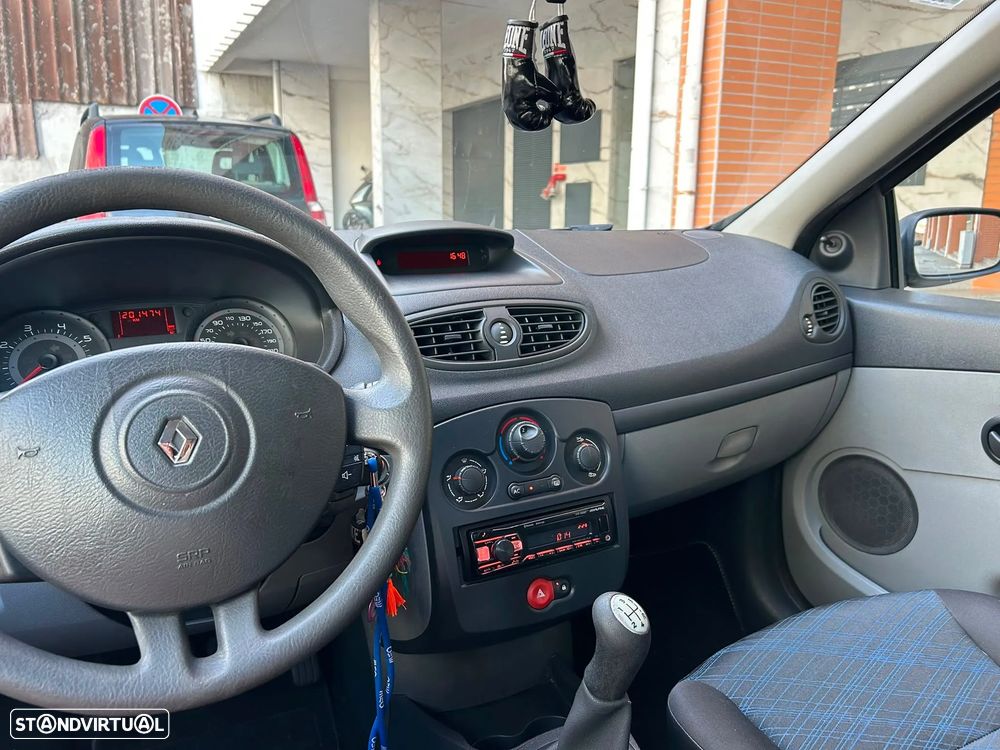 Renault Clio 1.2 16V Confort Authentique - 4
