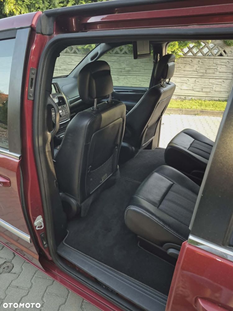 Chrysler Town & Country 3.6 Limited - 9