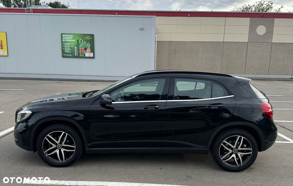 Mercedes-Benz GLA 200 - 4