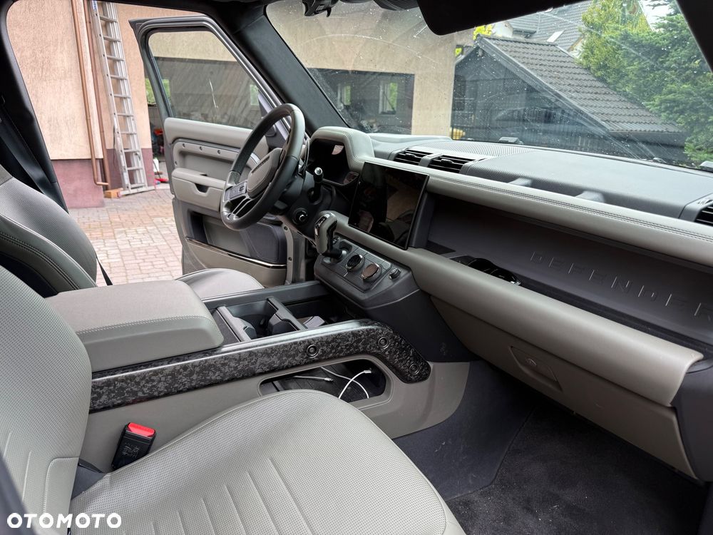 Land Rover Defender 4.4 P635 V8 mHEV Octa Edition One - 24