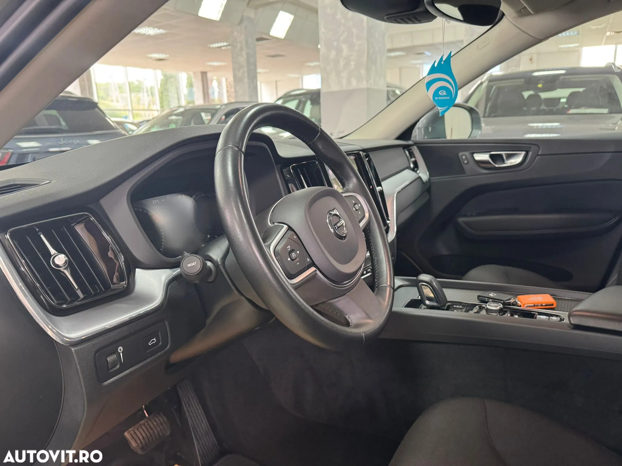 Volvo XC 60 B4 D AWD Geartronic Momentum Pro - 4