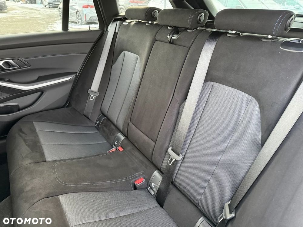 BMW Seria 3 M340i xDrive mHEV sport - 26