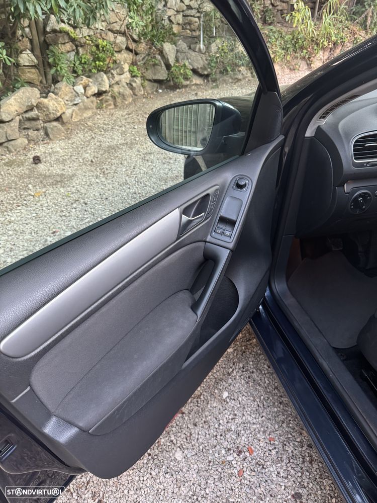 VW Golf 1.6 TDI Confortline - 8