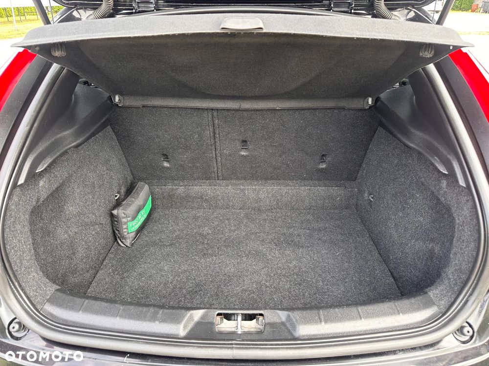 Volvo V40 - 23