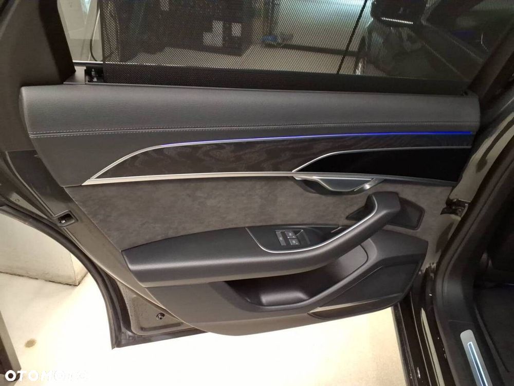 Audi A8 - 8