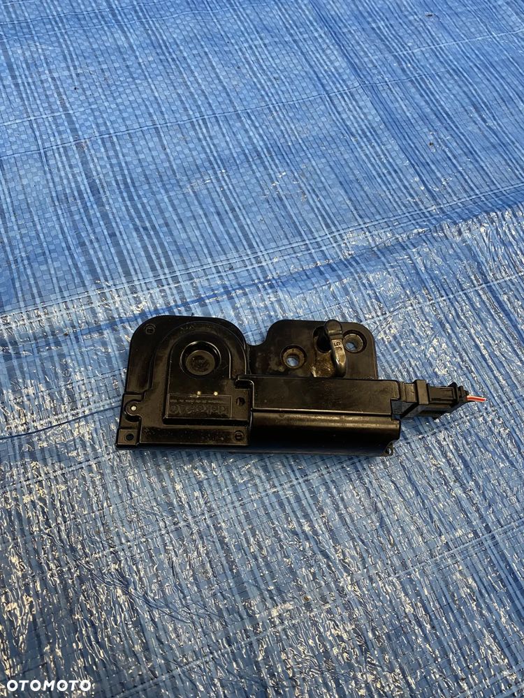 VW TOUAREG Q7 CAYENNE ZAMEK DOCIĄG ELEKTRYCZNY KLAPY BAGAŻNIKA ORYGINAŁ 7L0827511C - 1