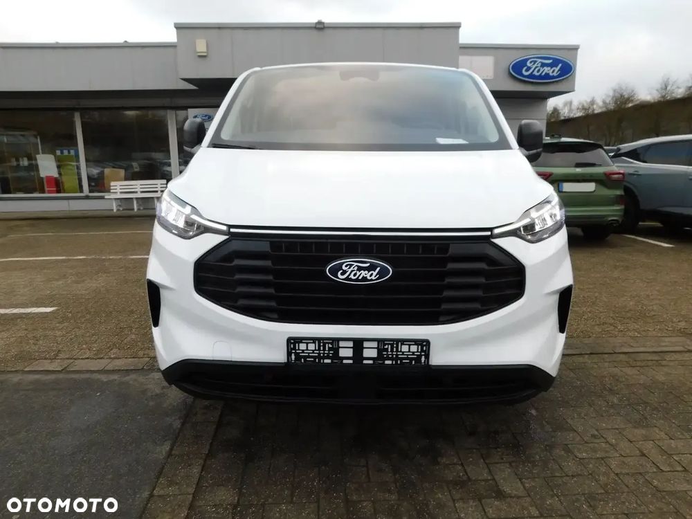 Ford Transit Custom Van - 7