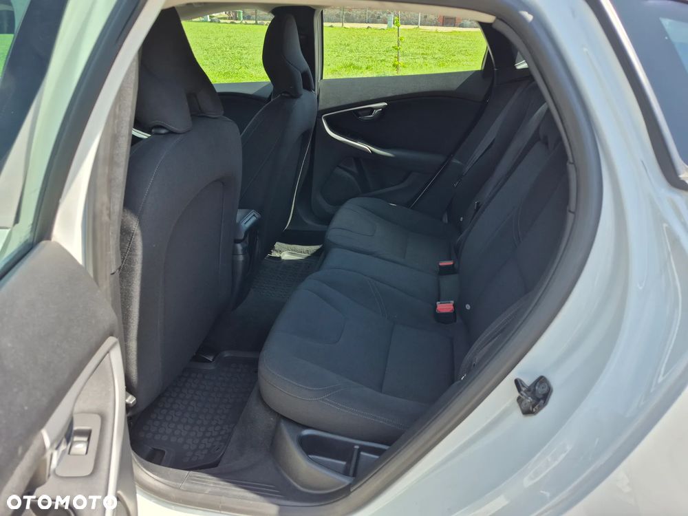 Volvo V40 D2 Momentum - 26