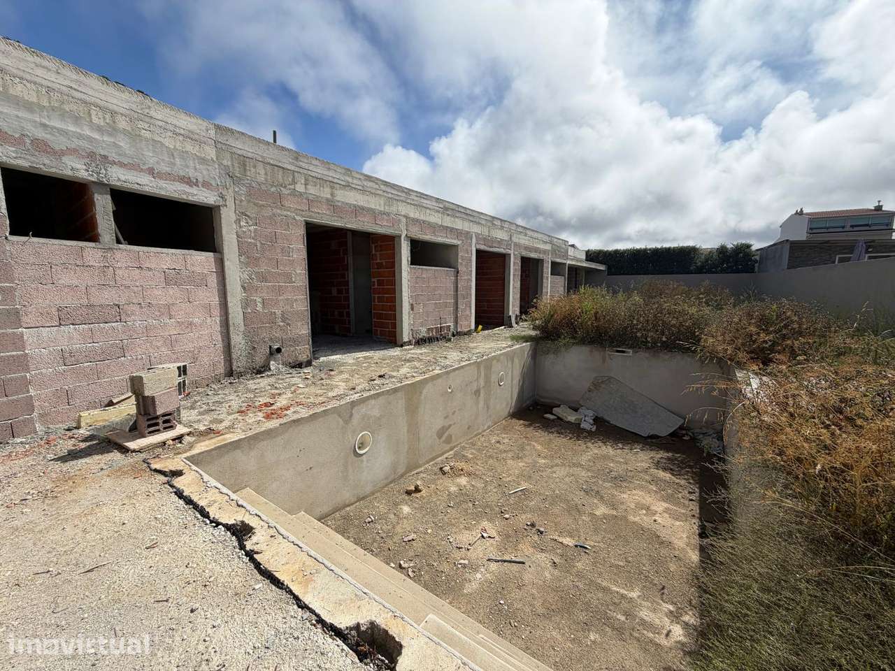 MORADIA TÉRREA EXCLUSIVA | T5 – Piscina e Jardim – Praia - Grande imagem: 3/27