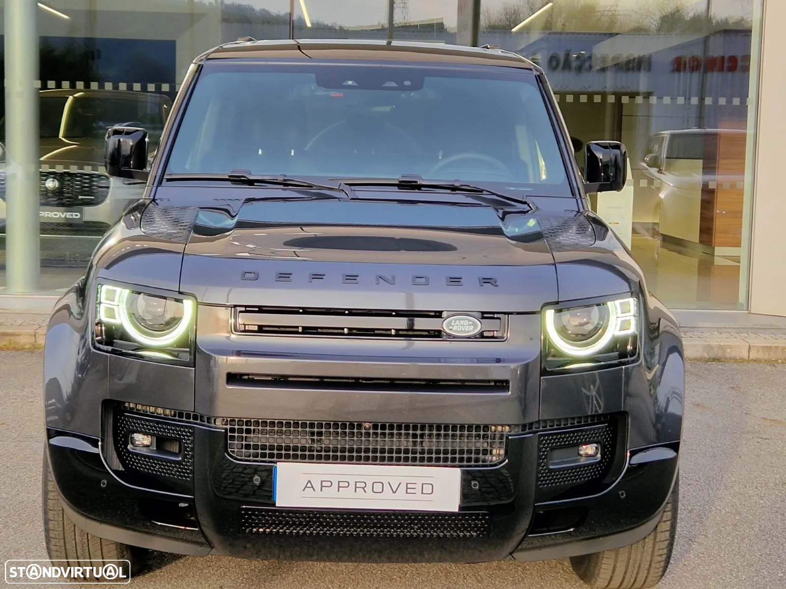 Land Rover Defender 2.0 P300e 110 AWD X-Dynamic SE - 12