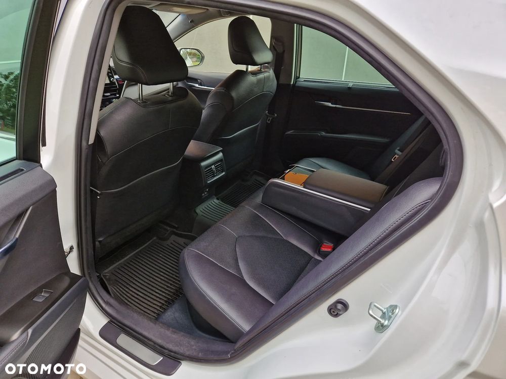 Toyota Camry 2.5 Hybrid Executive CVT - 21