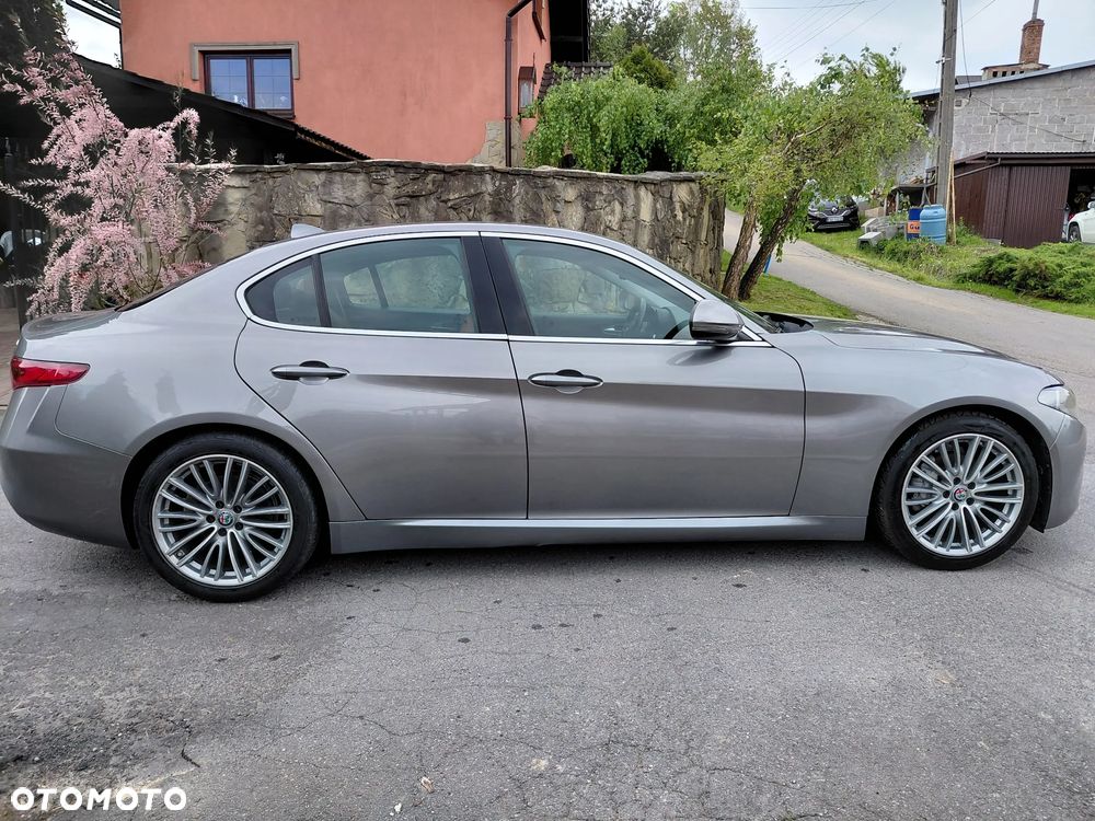 Alfa Romeo Giulia 2.2 AT8 Executive - 2