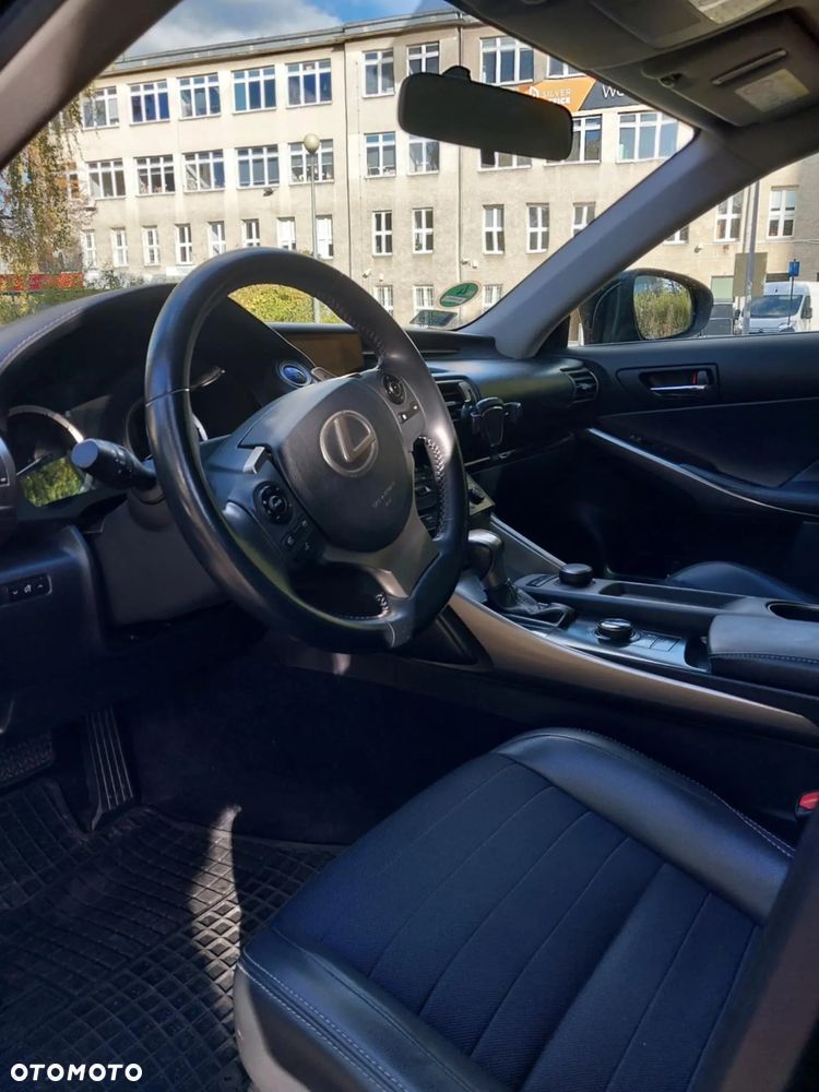 Lexus IS 300h Elegance - 5