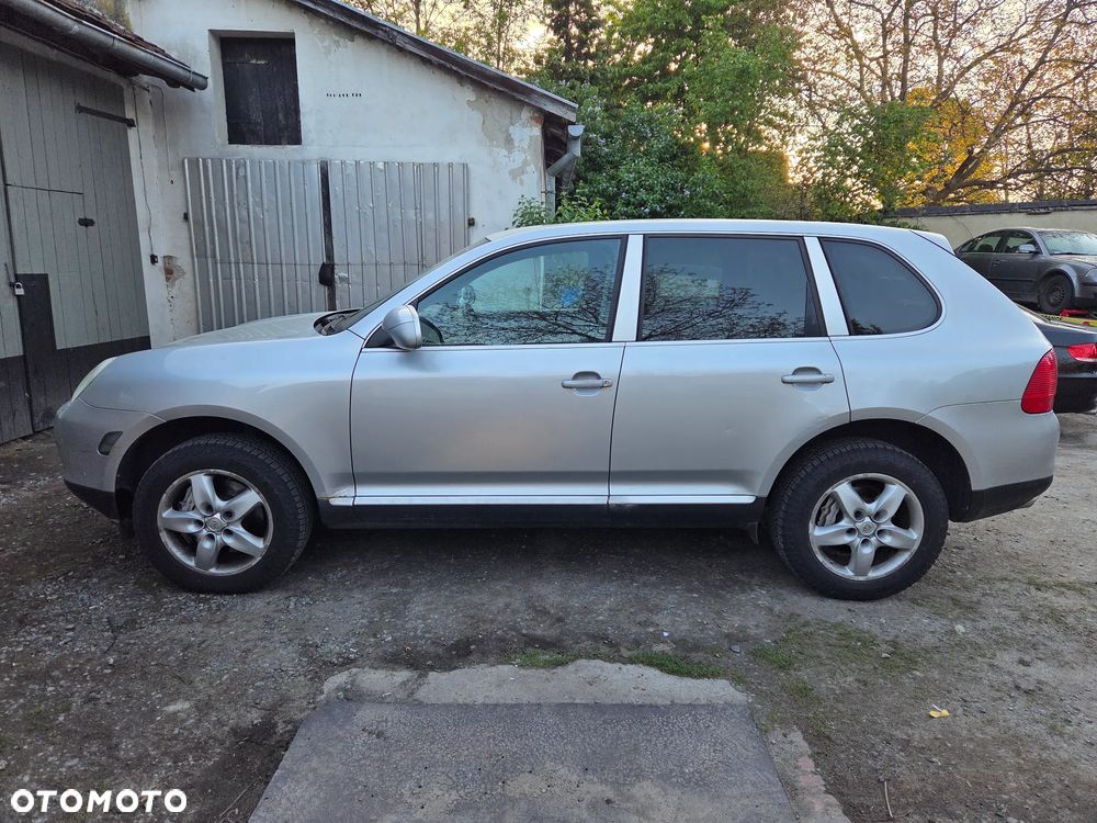 Porsche Cayenne - 4