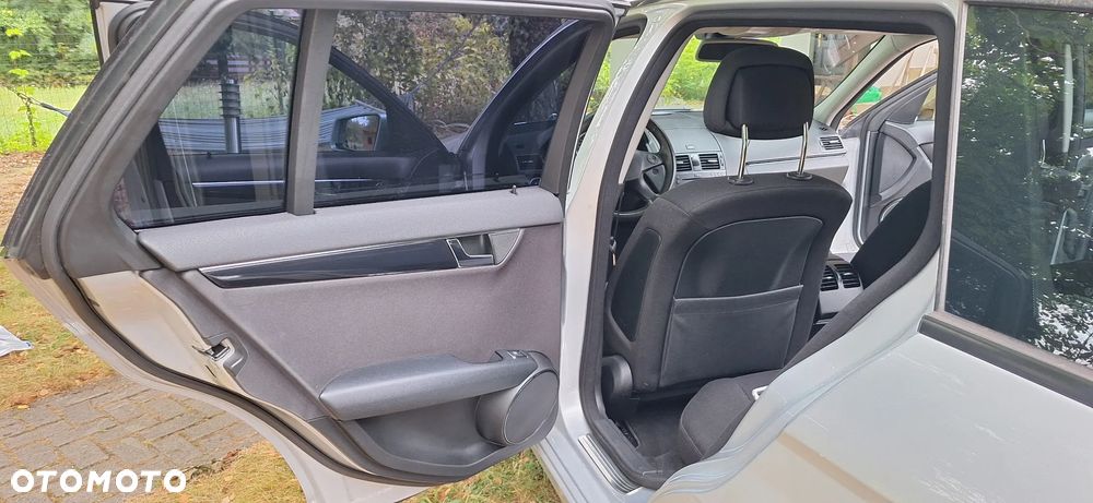 Mercedes-Benz Klasa C 220 CDI DPF Automatik Elegance - 16