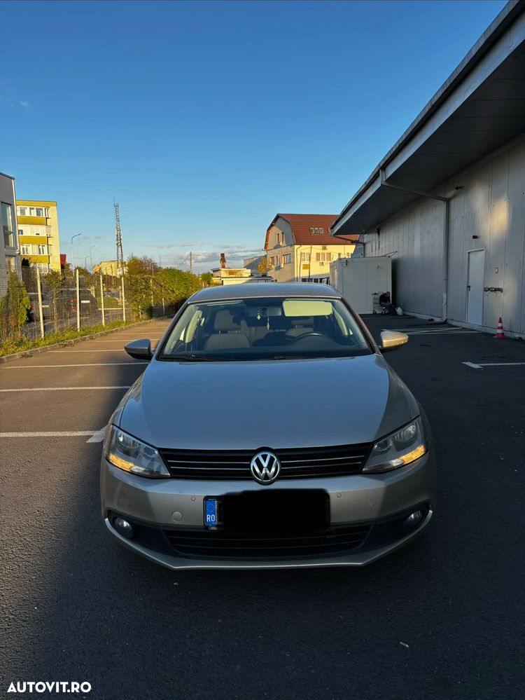 Volkswagen Jetta - 1